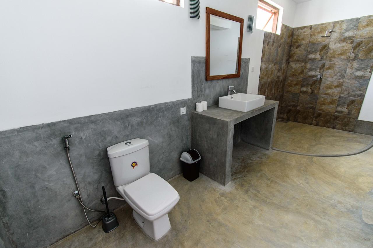 Ladja Beach Resort Ambalantota Bagian luar foto
