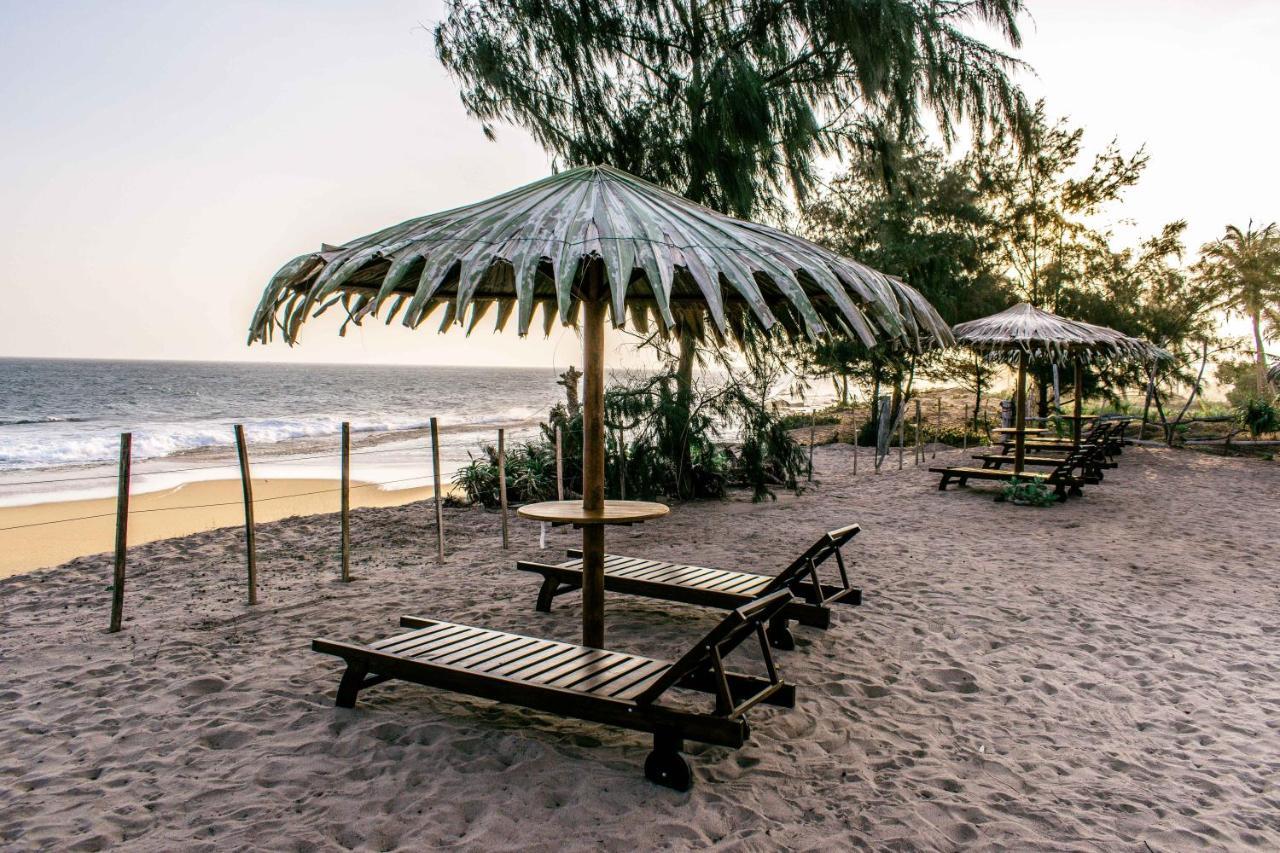Ladja Beach Resort Ambalantota Bagian luar foto