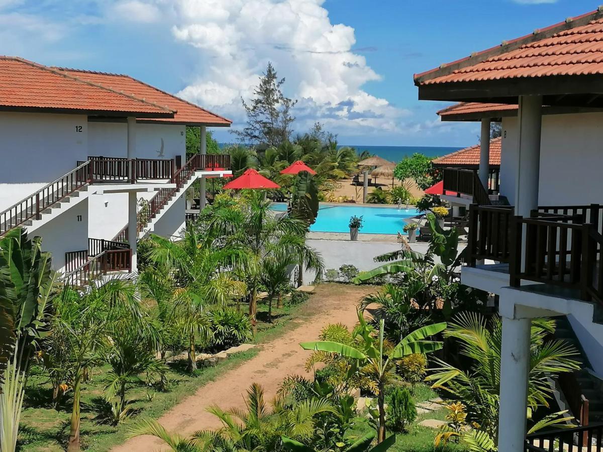Ladja Beach Resort Ambalantota Bagian luar foto
