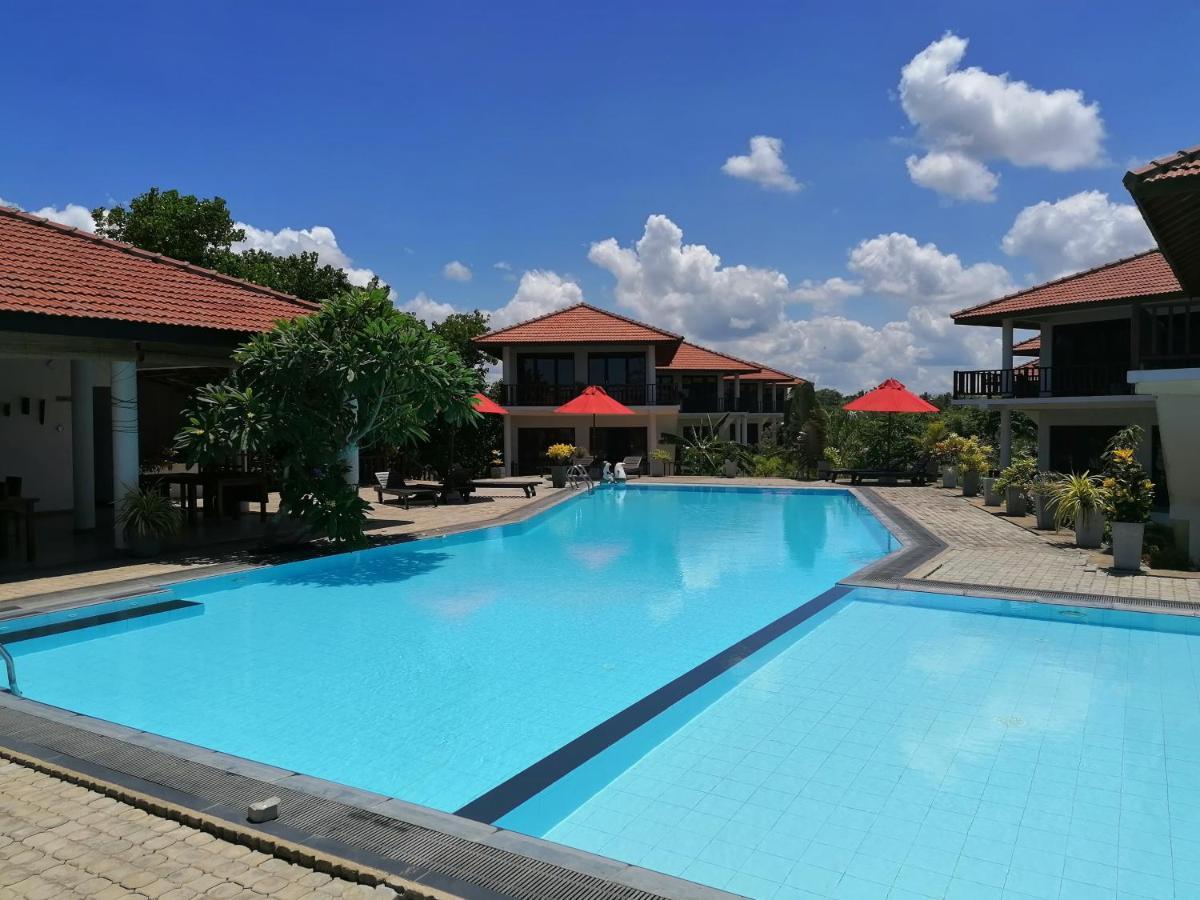 Ladja Beach Resort Ambalantota Bagian luar foto