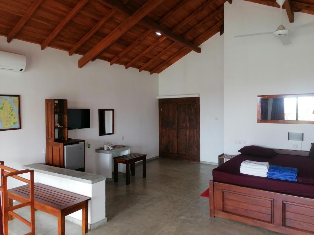 Ladja Beach Resort Ambalantota Bagian luar foto