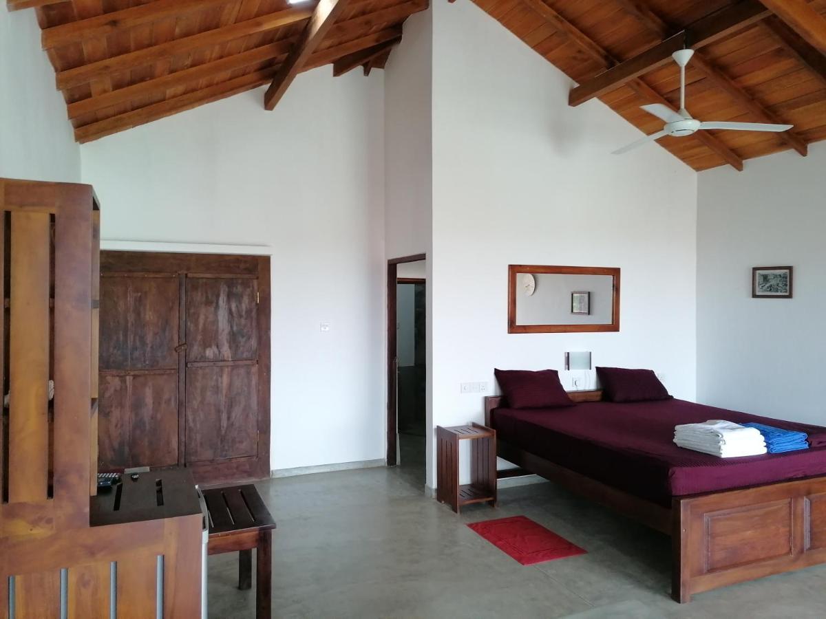 Ladja Beach Resort Ambalantota Bagian luar foto
